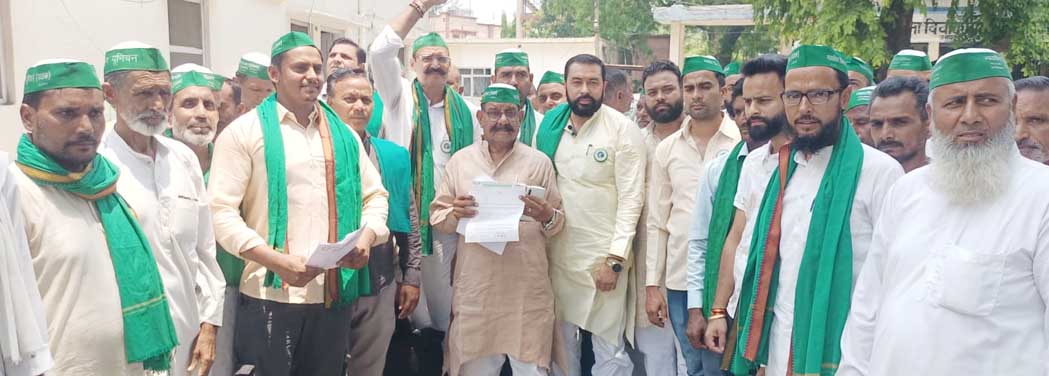 BKU (Rakshak) submitted a memorandum to the District Magistrate regarding outstanding sugarcane payments and issues related to toll plazas.