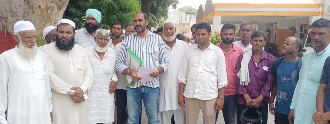 Farmers from Kurali and Daniyalpur submitted a memorandum to the District Magistrate demanding an increase in circle rates.