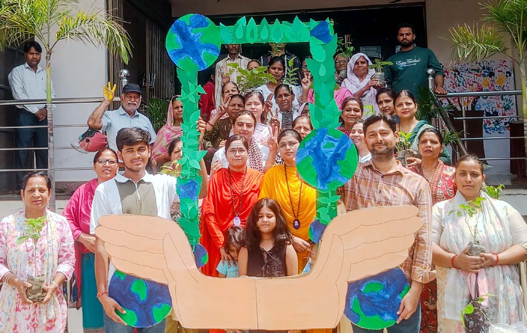 Divya Jyoti Jagrati Sansthan conducted a grand tree plantation drive at the Pant Vihar Ashram.