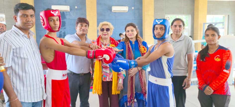 Boxers displayed their prowess at the state-level boys' boxing competition.