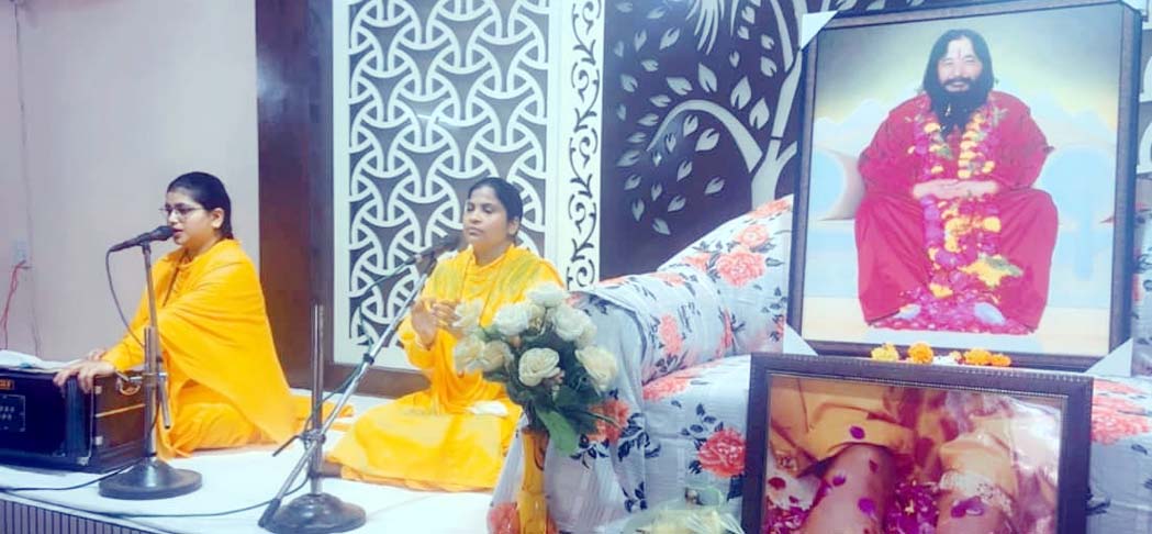 Divya Jyoti Jagrati Sansthan’s weekly spiritual gathering concludes; devotees immersed in the glory of the Guru.