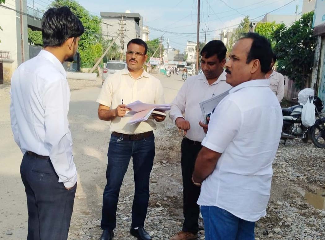 CM Grid-2: Municipal Commissioner inspects quality and progress.