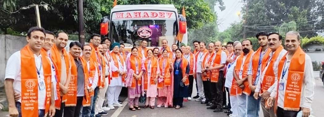 A delegation from the Sampoorna Uttar Pradesh Udyog Vyapar Mandal has left for Delhi to visit the Lok Sabha.