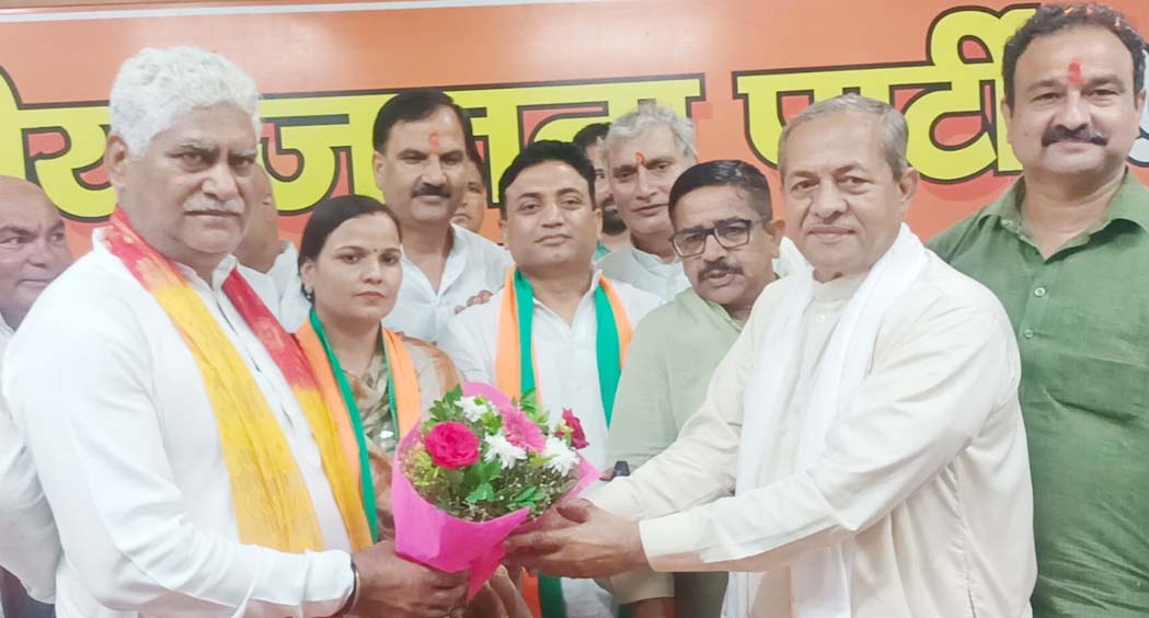 Major setback for BSP in Saharanpur: Former candidate Ajab Singh joins BJP along with his associates.