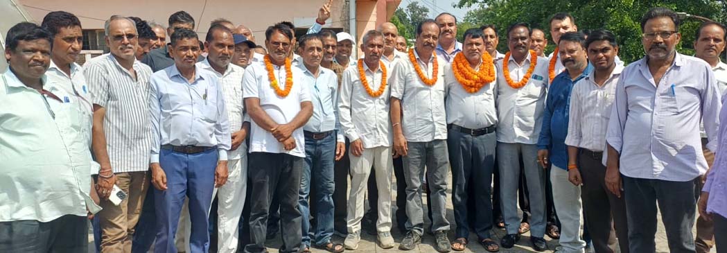 Grand welcome for newly elected State President Sudhir Kumar Singh in Saharanpur.