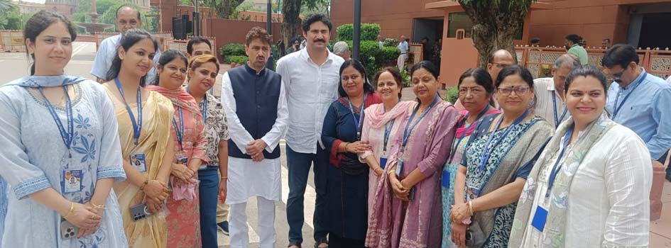 Traders from Saharanpur reached the Parliament House.