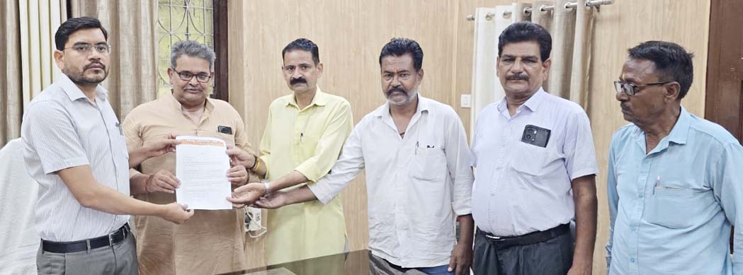 Hindu Jagran Manch protests against remarks on Lord Ram; memorandum submitted to the Chief Minister.