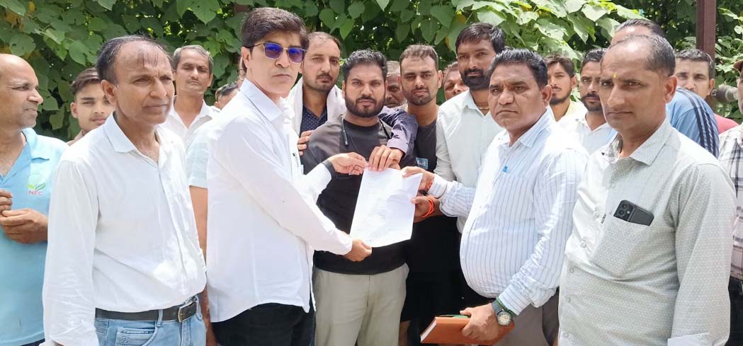 Angered by the dumping of garbage on the cremation ground road, people took to the streets and staged a protest.