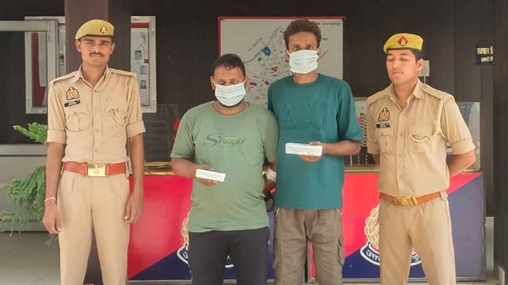 Two smugglers nabbed with 110 grams of charas and 27 grams of smack.