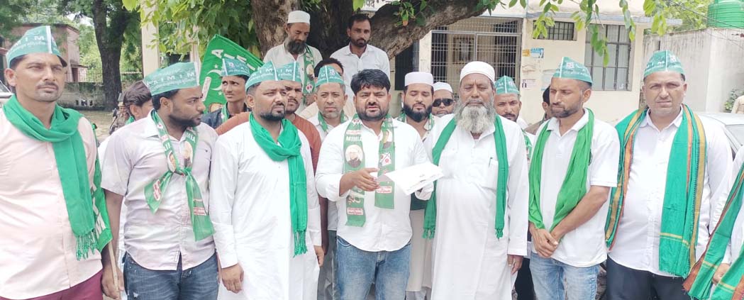 Demand to halt the demolition of Jauhar University; AIMIM submits memorandum to the Governor.