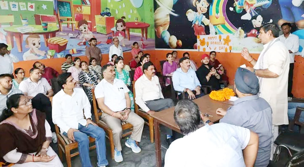 MLC Shrichandra Sharma conducted an intensive public outreach campaign in Saharanpur as part of the 'Teacher Contact Campaign'.