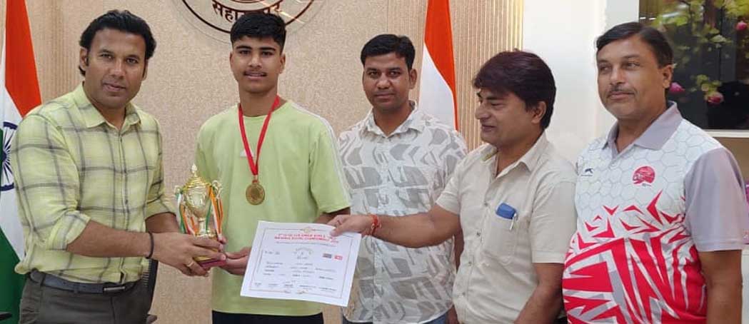 District Magistrate honored boxer Anik Babra.