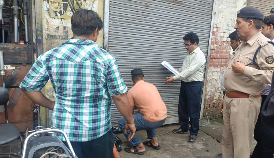 Major crackdown by the Municipal Corporation: ₹9.5 lakh recovered from 20 major defaulters; preparations underway to seal properties starting Monday.