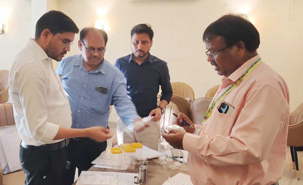 नामचीन होटलों और डेयरियों पर छापेमारी, पनीर, मिठाई और मसालों के नमूने सील