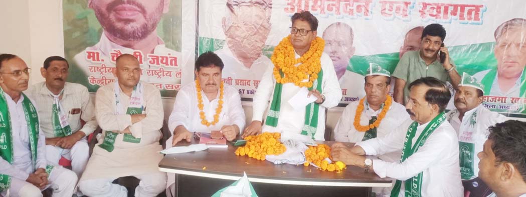 Major setback for SP-BSP: Hundreds of workers join Rashtriya Lok Dal.