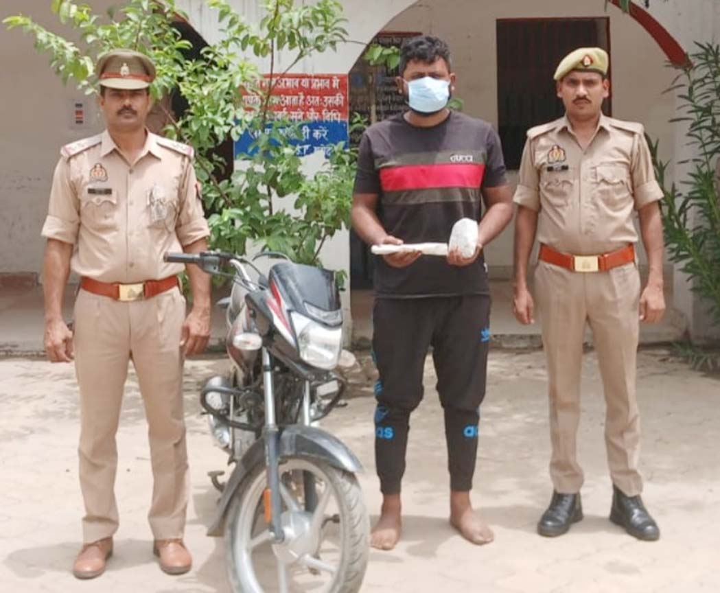 Cunning drug smuggler Mukrim arrested with 320 grams of smack and illegal firearms.