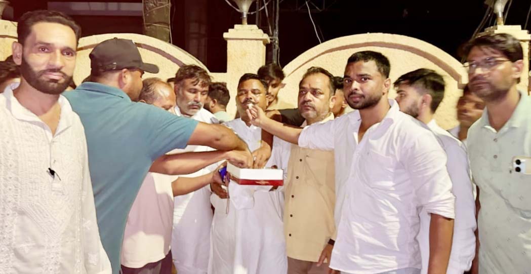 Congress workers distributed sweets upon Dharmendra Pradhan's resignation.